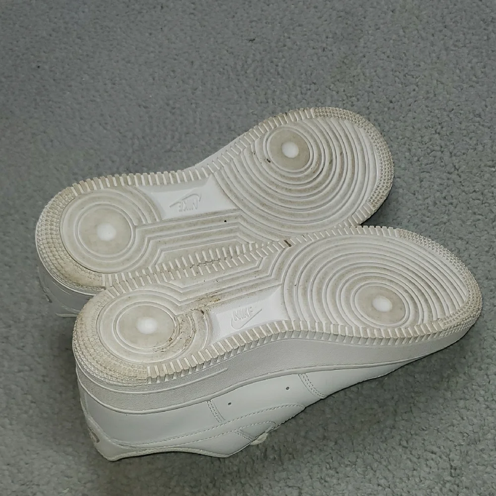 Nike Air Force 1 '07 'Triple White' Women's Size 7.5 DD8959-100 - Picture 9 of 9